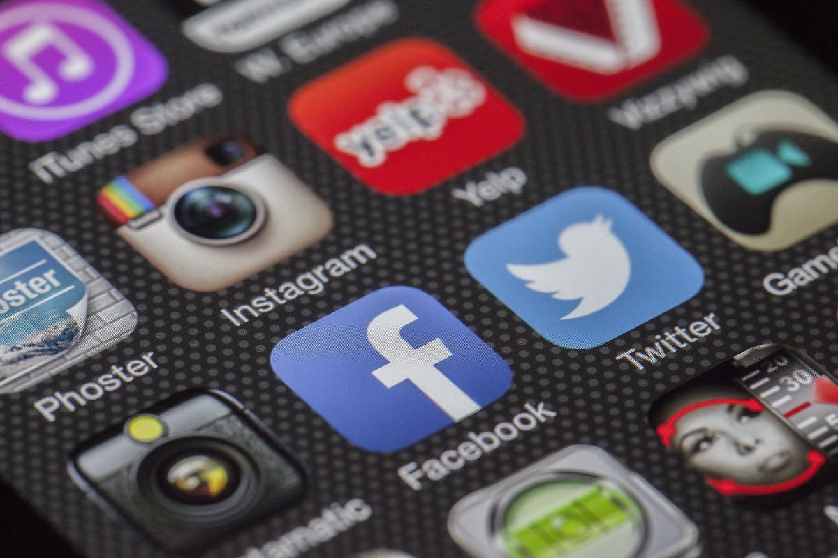 Health professional communicating wellness content on mobile